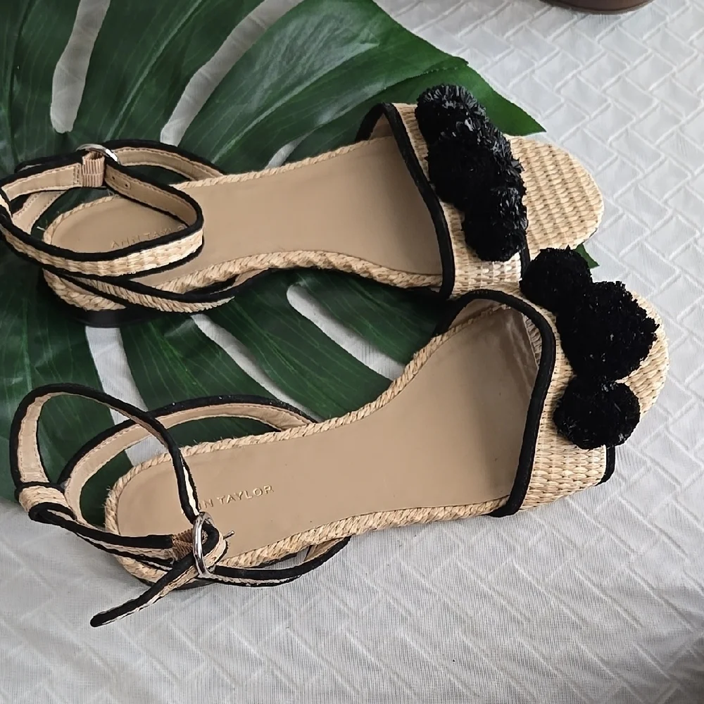 Ann Taylor Adley Pompom Women's Black and Tan Resortwear Sandals Summer Shoes